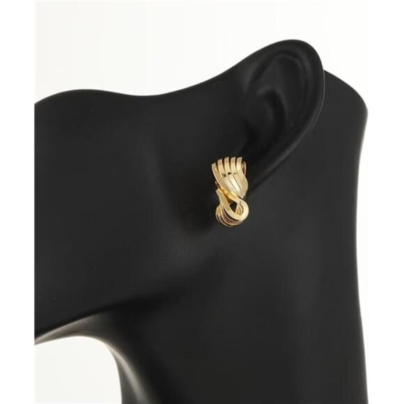 Vintage Ribbed Square Heart Earrings – Timeless Clip-On Statement Jewelry - Picture 2 of 5